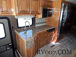 2016 Thor Motor Coach Challenger Photo #11