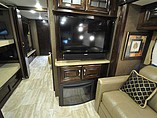 2016 Thor Motor Coach Challenger Photo #8