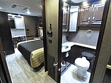 2016 Thor Motor Coach Challenger Photo #10