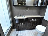 2016 Thor Motor Coach Challenger Photo #12