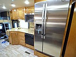 2016 Thor Motor Coach Challenger Photo #7