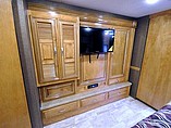 2016 Thor Motor Coach Challenger Photo #11