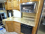 2016 Thor Motor Coach Challenger Photo #21
