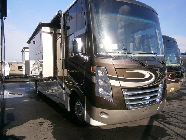 2015 Thor Motor Coach Challenger Photo