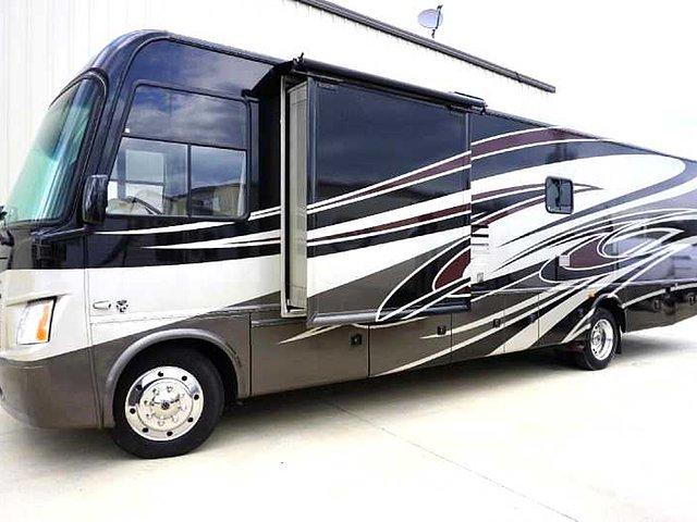 2012 Thor Motor Coach Challenger Photo