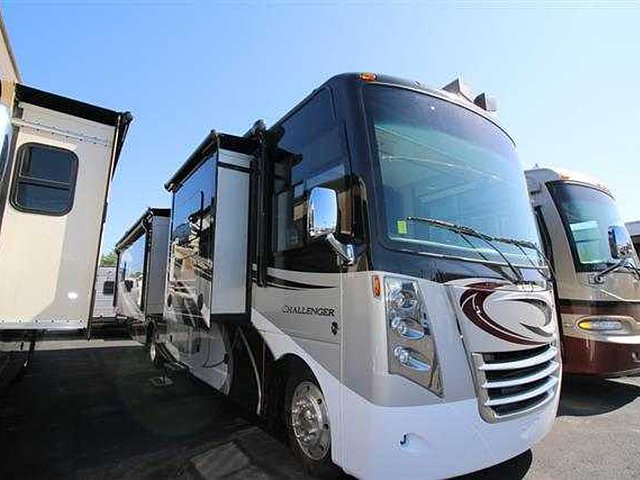 2016 Thor Motor Coach Challenger Photo