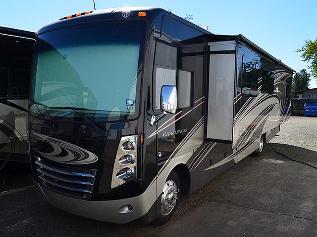 2014 Thor Motor Coach Challenger Photo