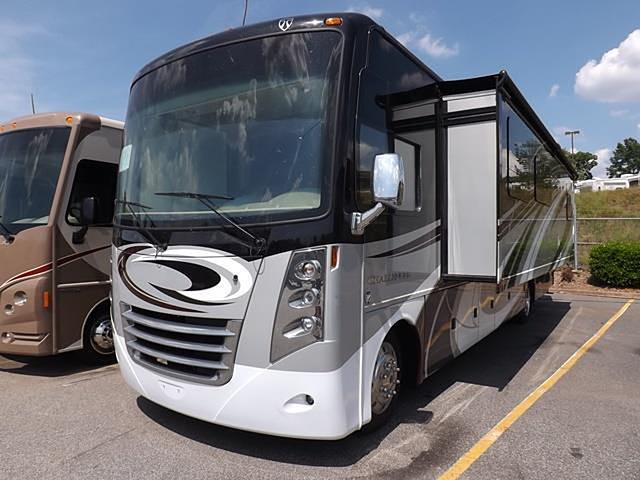 2016 Thor Motor Coach Challenger Photo