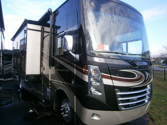 2015 Thor Motor Coach Challenger Photo