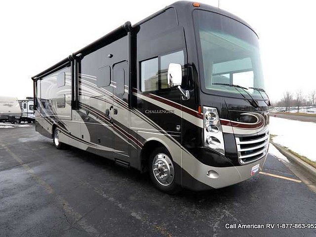 2015 Thor Motor Coach Challenger Photo