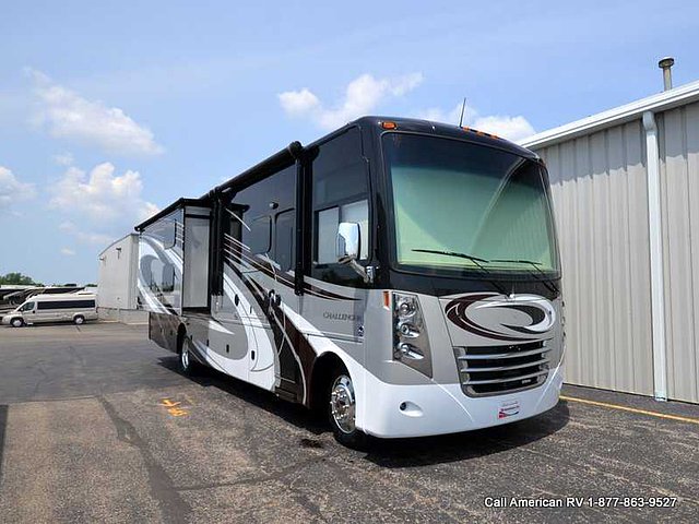 2016 Thor Motor Coach Challenger Photo