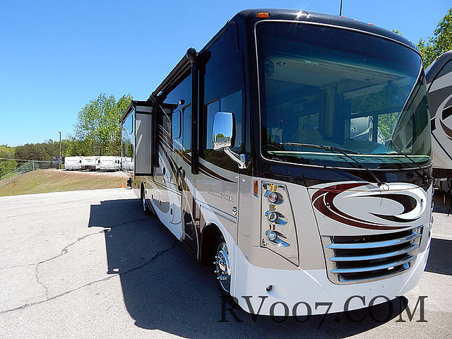 2016 Thor Motor Coach Challenger Photo
