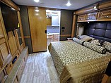 2016 Thor Motor Coach Challenger Photo #12