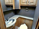 2016 Thor Motor Coach Challenger Photo #23
