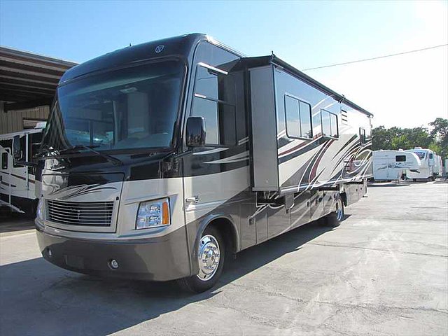 2012 Thor Motor Coach Challenger Photo