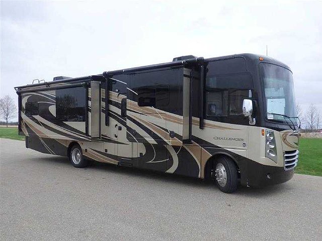 2016 Thor Motor Coach Challenger Photo