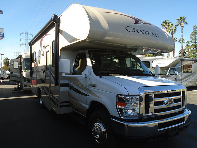 2015 Thor Motor Coach Chateau Photo