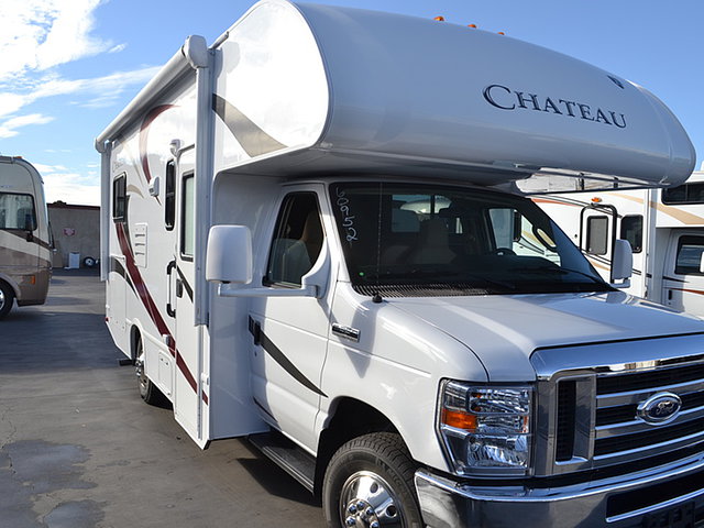 2015 Thor Motor Coach Chateau Photo