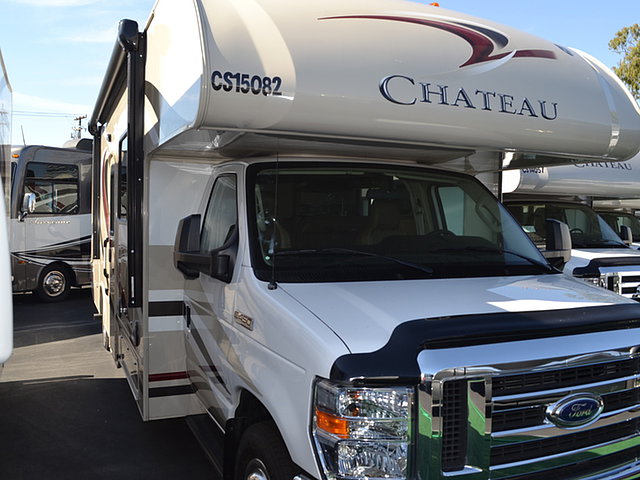 2015 Thor Motor Coach Chateau Photo