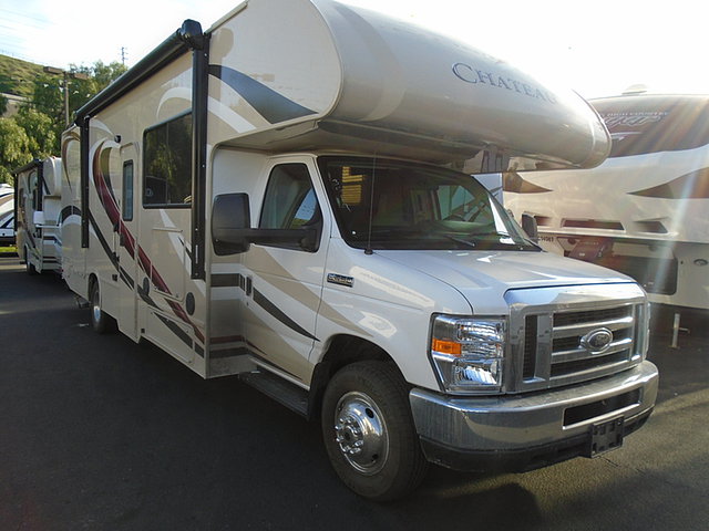 2015 Thor Motor Coach Chateau Photo