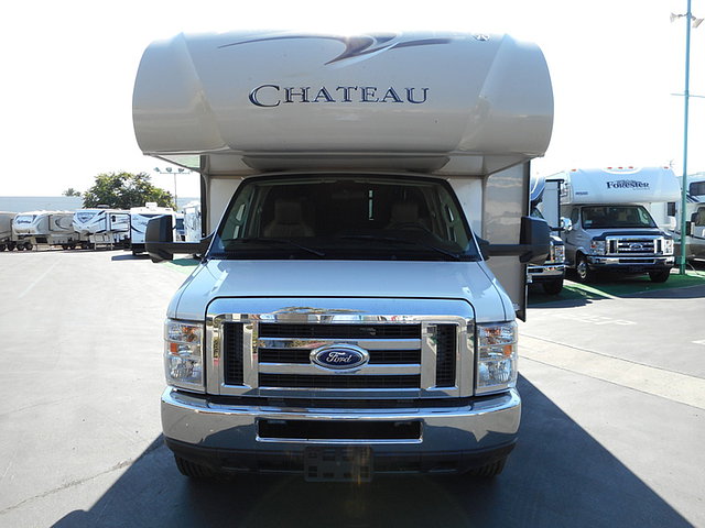 2015 Thor Motor Coach Chateau Photo