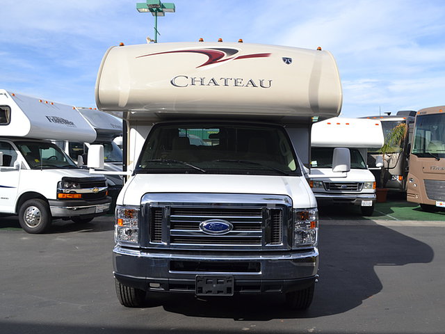 2015 Thor Motor Coach Chateau Photo