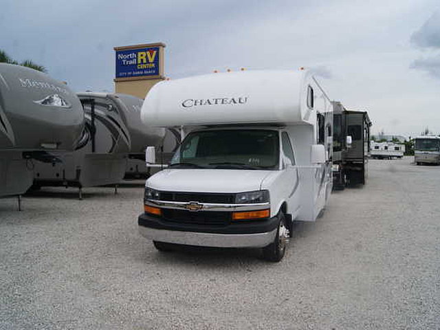 2015 Thor Motor Coach Chateau Photo