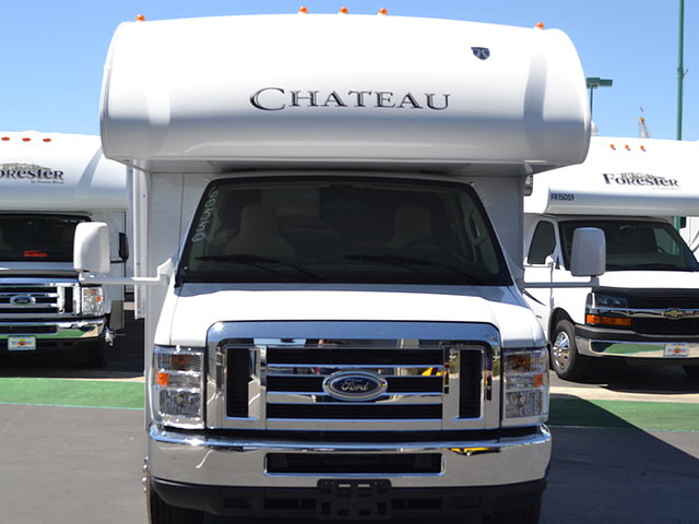 2015 Thor Motor Coach Chateau Photo