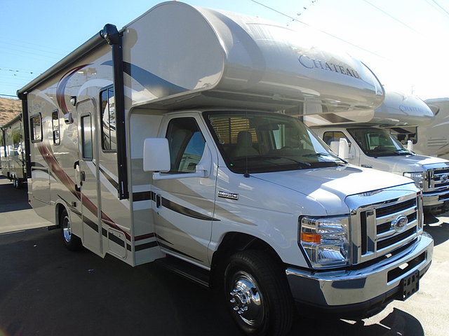 2015 Thor Motor Coach Chateau Photo