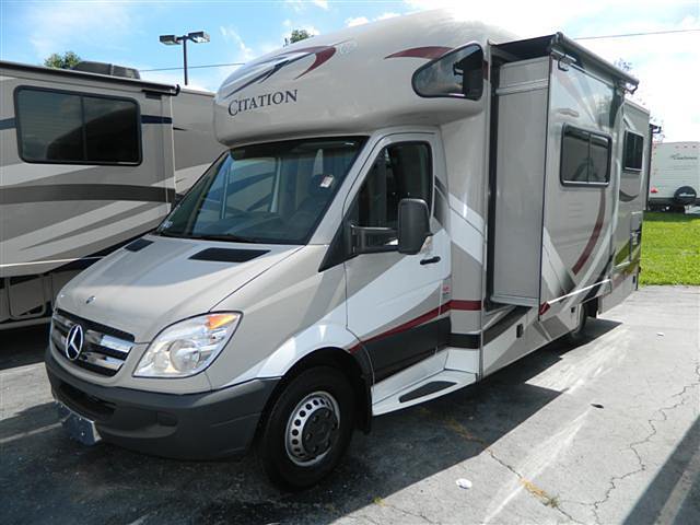 2014 Thor Motor Coach Chateau Photo