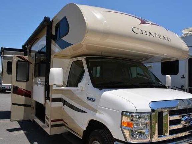 15 Thor Motor Coach Chateau