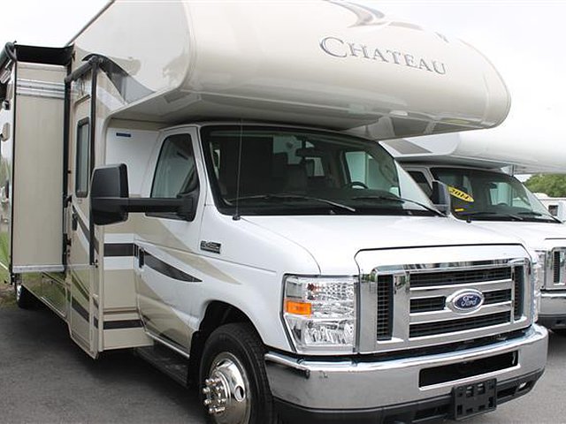 2015 Thor Motor Coach Chateau Photo