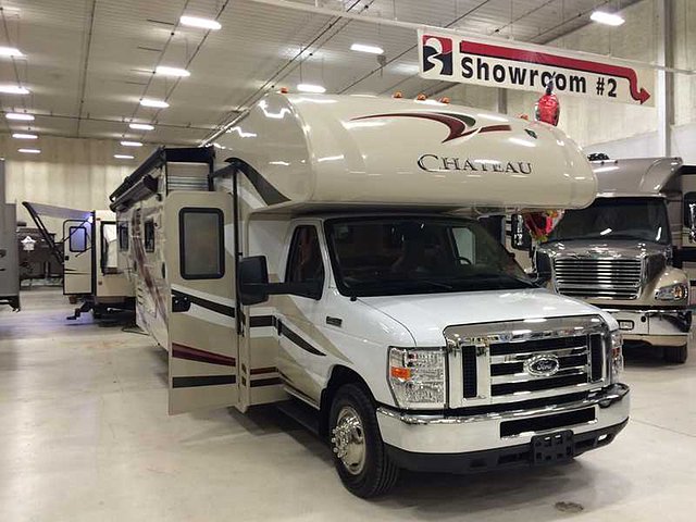 2015 Thor Motor Coach Chateau Photo