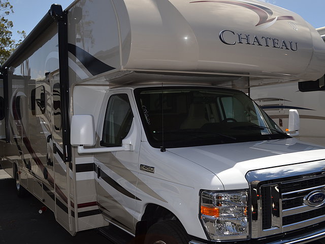 2015 Thor Motor Coach Chateau Photo