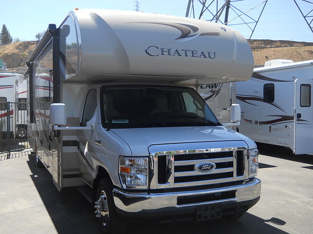 2015 Thor Motor Coach Chateau Photo