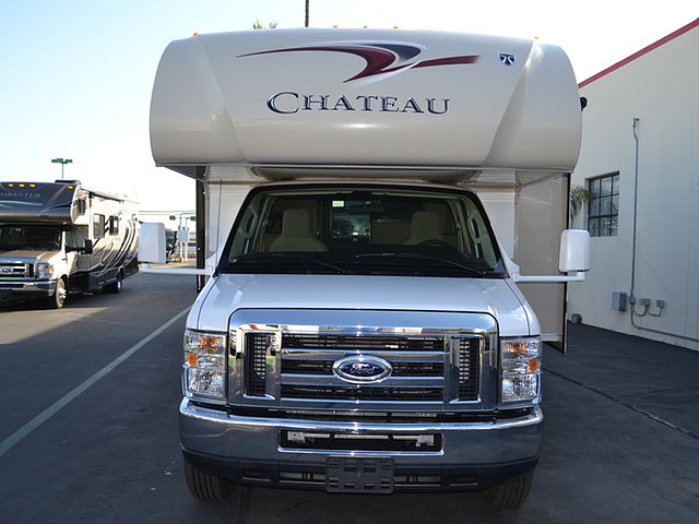 2015 Thor Motor Coach Chateau Photo