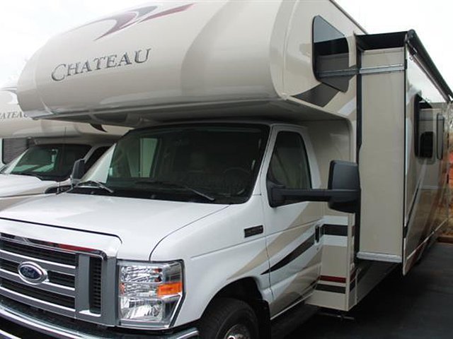 2015 Thor Motor Coach Chateau Photo