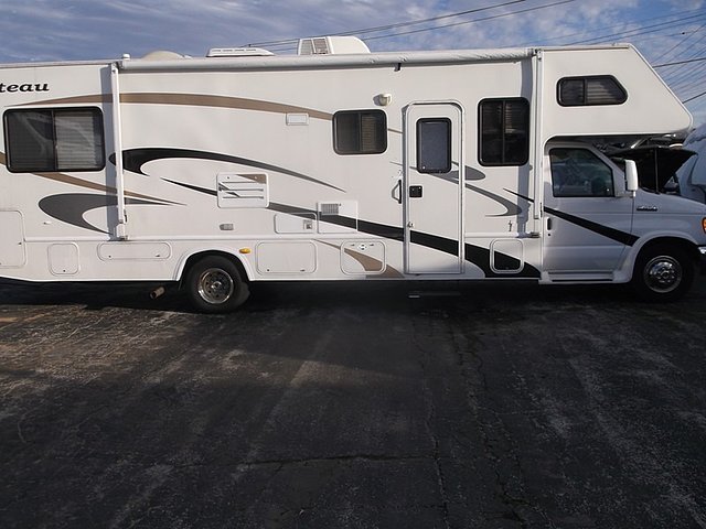 2007 Thor Motor Coach Chateau Photo