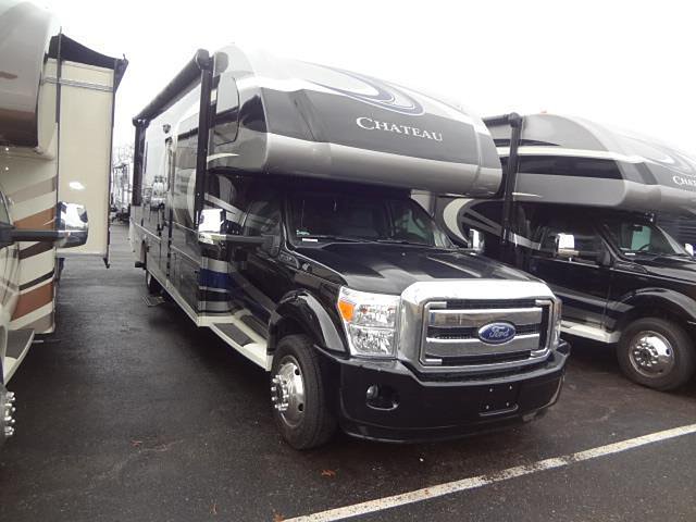 2015 Thor Motor Coach Chateau Photo