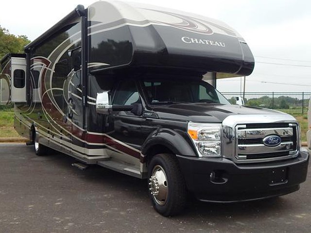 2015 Thor Motor Coach Chateau Photo