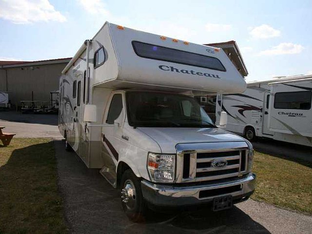 2008 Thor Motor Coach Chateau Photo