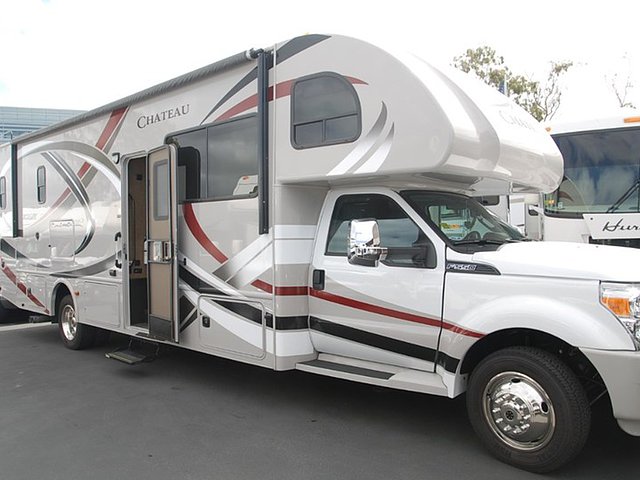 2013 Thor Motor Coach Chateau Super C Photo