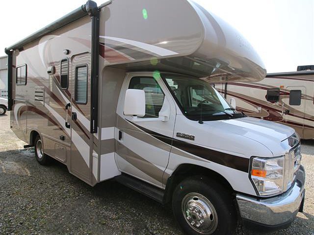 15 Thor Motor Coach Four Winds