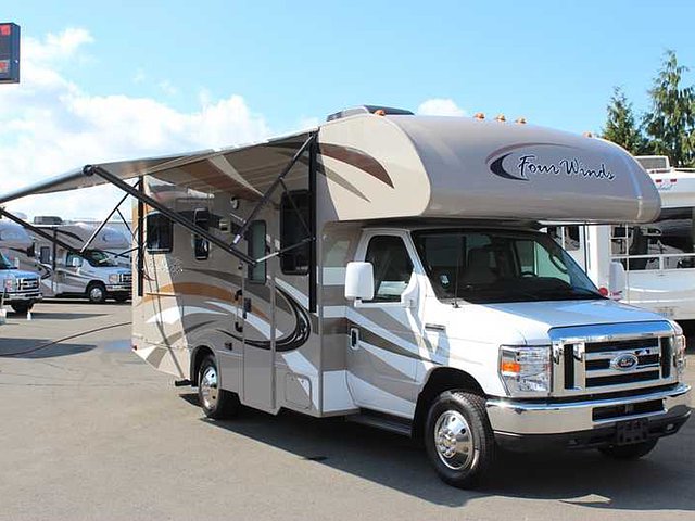 2014 Thor Motor Coach Four Winds Photo