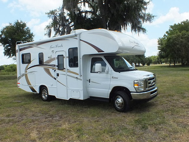 2013 Thor Motor Coach Four Winds Photo