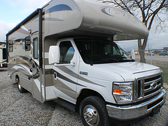 2014 Thor Motor Coach Four Winds Photo