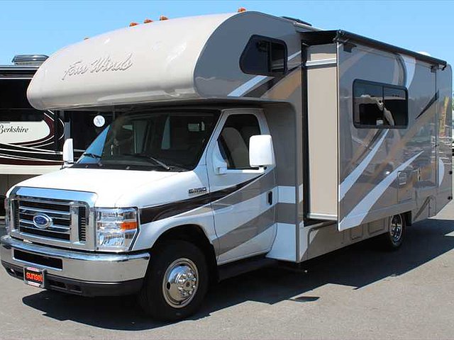 2015 Thor Motor Coach Four Winds Photo