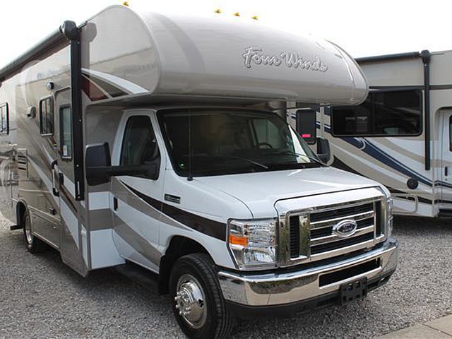 2015 Thor Motor Coach Four Winds Photo