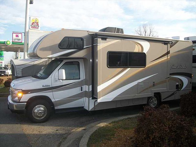 2015 Thor Motor Coach Four Winds Photo