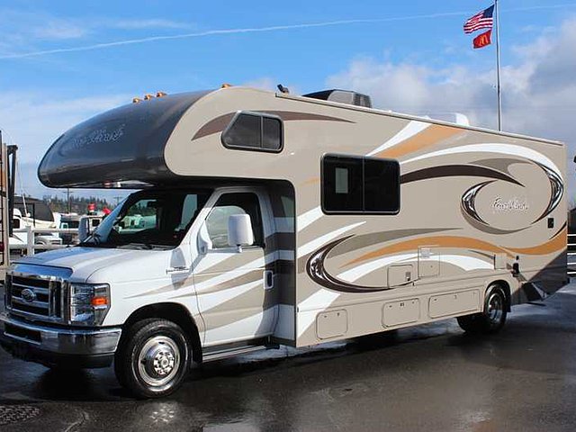 2014 Thor Motor Coach Four Winds Photo